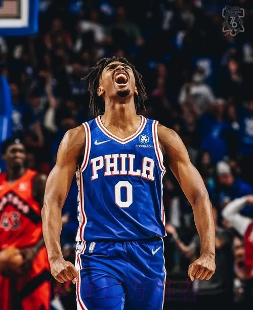 马克西是自2010年艾弗森以来，首位入选首发阵容的76人后卫